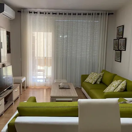 Square In Kava شقة تيرانا